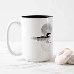 Em Dois Tons Natações De Lua Na Caneca De Café