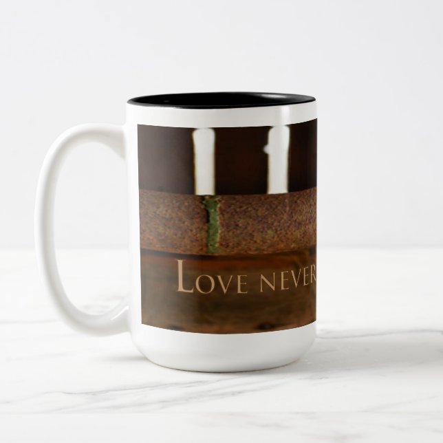 Em Dois Tons O amor nunca falha a caneca de café para o (Esquerda)