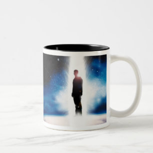 Em Dois Tons O homem da caneca de café do desenhista da terra