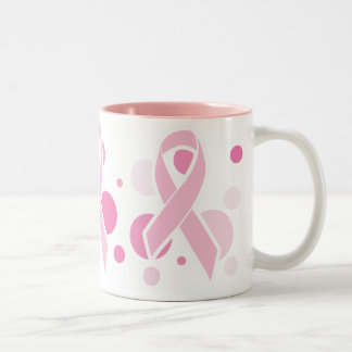 Em Dois Tons O rosa pontilha a caneca de café