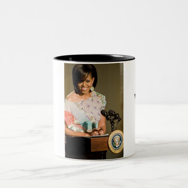 Em Dois Tons ø SENHORA, CANECA de CAFÉ de MICHELLEOBAMA (Centro)