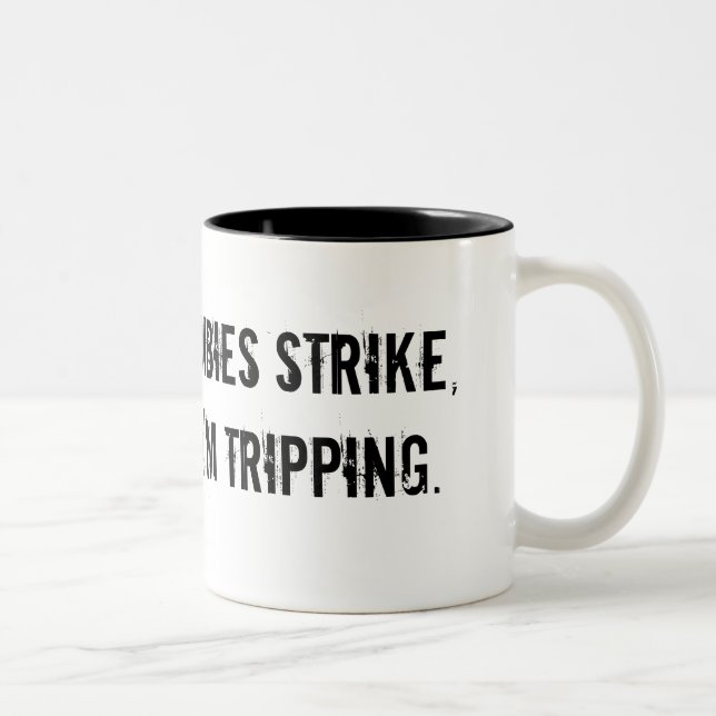 Em Dois Tons Quando os zombis golpearem a caneca de café (Direita)