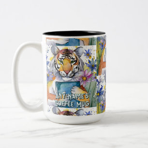 Em Dois Tons Tiger segurando o grande livro, uma caneca de café