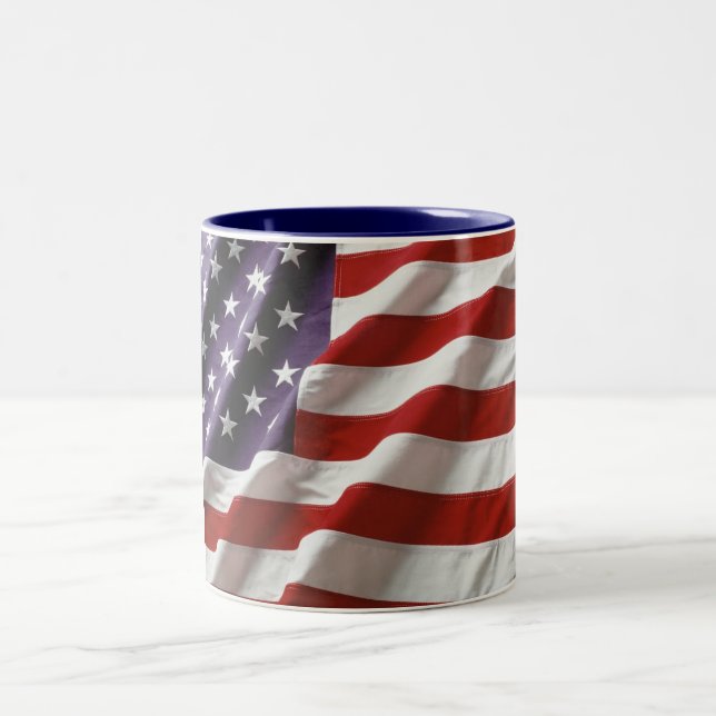 Em Dois Tons U.S. Caneca de café de ondulação da bandeira (Centro)