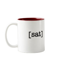 Um copo uma caneca de café de sábado do dia