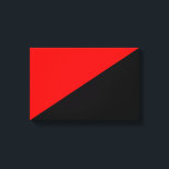 Em Tela Impressão de Sinalizador Anarquista (Anarquismo)<br><div class="desc">Este design apresenta a bandeira vermelha e negra do anarquismo. Louise Michel, que participou do Comune de Paris de 1871, disse: "A faixa vermelha, que sempre defendeu a liberdade, assusta os carrascos porque é tão vermelha com nosso sangue... Aquelas faixas vermelhas e negras acenam sobre nós lamentando nosso morto e...</div>