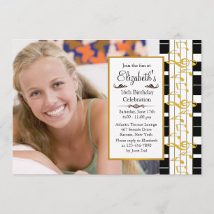 Em um convite feliz do aniversário da foto da nota