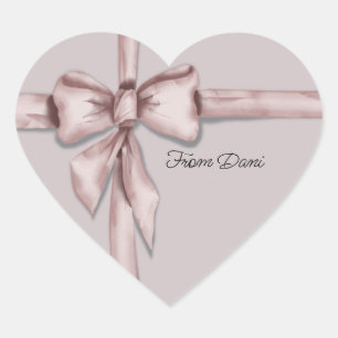 Embalado num adesivo cor-de-rosa com etiqueta arco