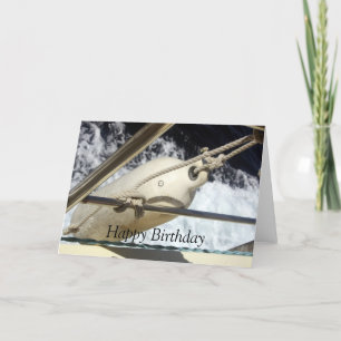 Embarcação num Cartão de Aniversário Feliz do Mar