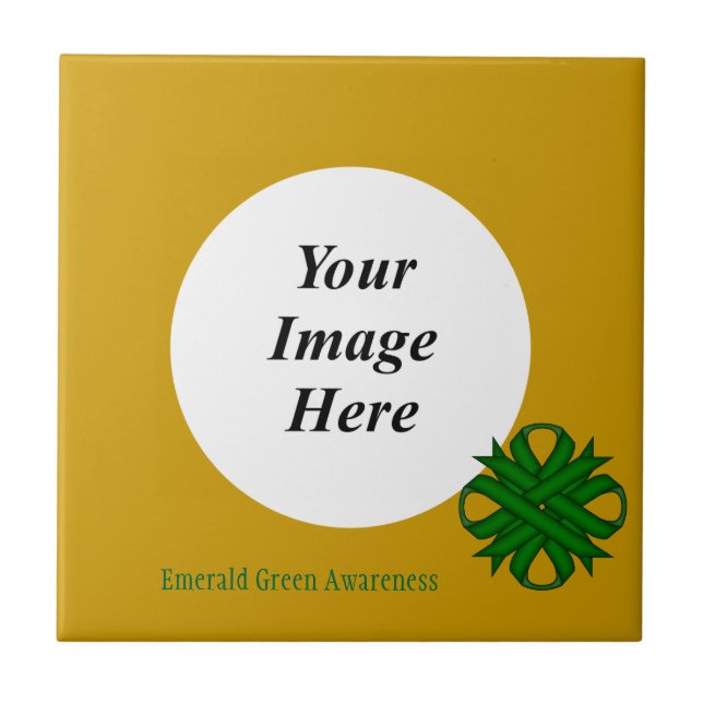 Emerald Green Clover Ribbon Modelo por K. Yoncich (Frente)