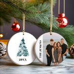 Enfeites de natal da família de fotos moderna<br><div class="desc">Este ornamento não só adiciona um toque personalizado à sua árvore de Natal, como também captura belas memórias. Não é apenas um ornamento, mas um eterno que será apreciado por gerações. A maioria das letras é editável - clique no botão "Personalizar mais" para editar. Itens correspondentes na nossa Coleção Elegante...</div>