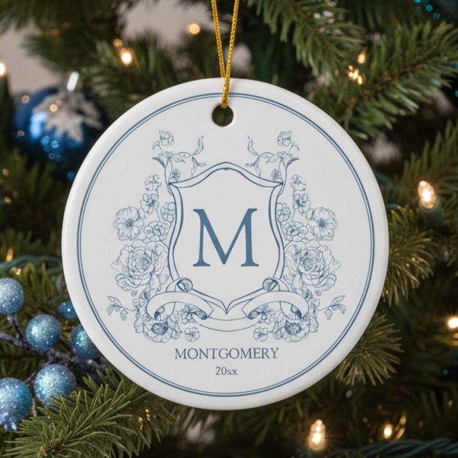 Enfeites de natal Floral Azul Elegante (elegant blue white monogram christmas ornament with family crest initial, custom name and est date)