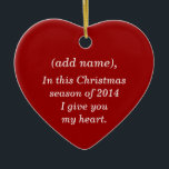 enfeites de natal "VOCÊ ME CASADO"<br><div class="desc">UM LADO É VERMELHO COM TEXTO QUE LÊ, "(adicione nome), Nesta época de Natal de 2014 eu lhe dou meu coração. LADO REVERSO (BRANCO): "Então (adicione nome), VOCÊ ME CASADO?" Completamente personalizável. Escreva a sua própria mensagem utilizando o seu próprio estilo de letra, cor de tamanho e cores de fundo....</div>