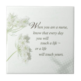 Enfermeira toca vida com flores selvagens