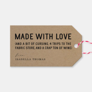 Engraçado com a etiqueta do presente de amor