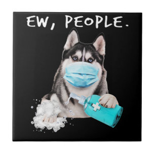 Engraçado rouco novo cão do pessoas vestindo um pr