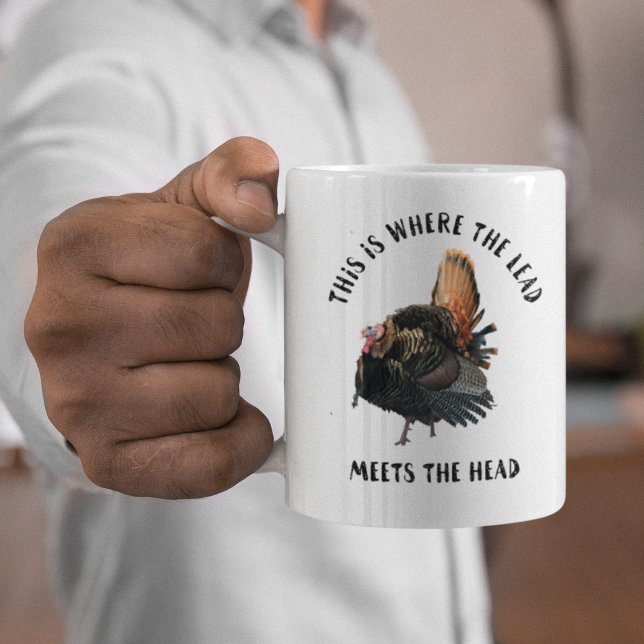 Engraçado Wild Turkey caçando caneca desportiva (Criador carregado)