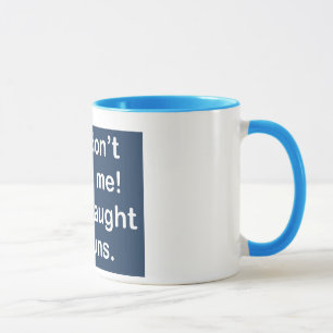 Ensinado por freiras na caneca azul escuro