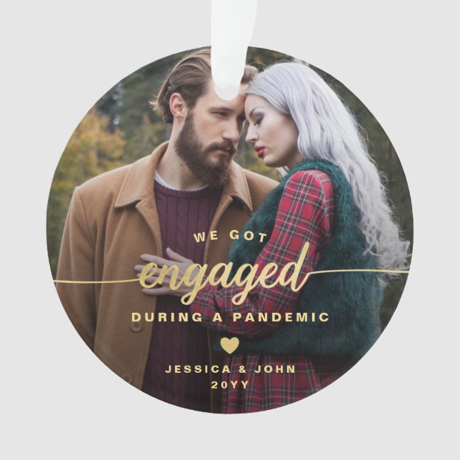 Envolvido Durante Um Ornamento Pandêmico De 2 Foto (Frente)