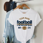 Equipe de futebol personalizada Blue and Brown Wom<br><div class="desc">Nome personalizado de futebol e Camiseta de número de jogador para a mãe - mostrados no Design branco para mães de futebol, os recursos de inscrição retroativa e texto personalizado que podem ser personalizados com o nome da equipe e o número de camisa do jogador. Marinho azul e ouro castanho...</div>