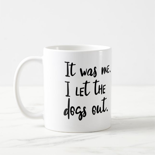 Era mim. Eu deixei os cães para fora. Caneca de (Esquerda)