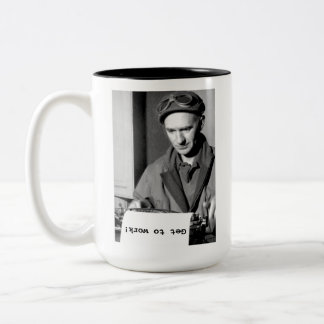 Ernie Pyle consegue trabalhar! Caneca