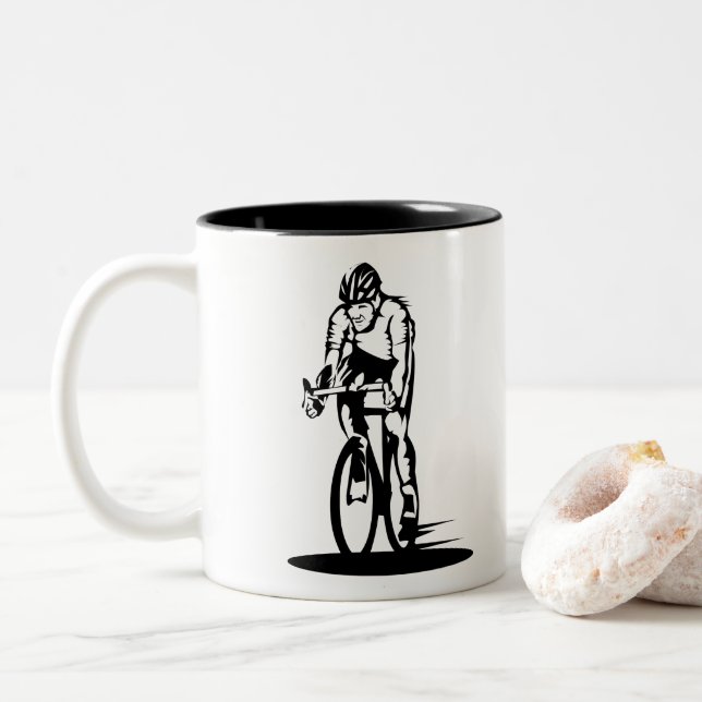 Esboço engraçado do ciclista - caneca de café do (Com Donut)