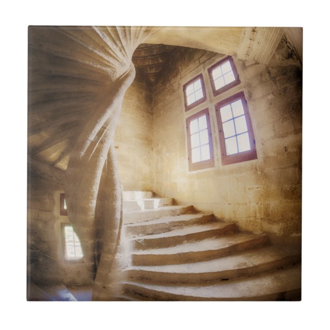 Escada espiral bege, França (Frente)