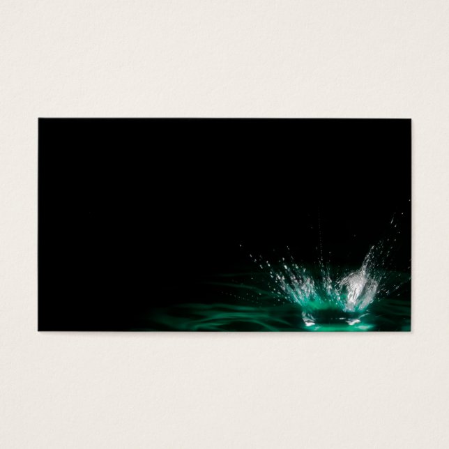 Escórias de gota de água sobre fundo preto (Frente)