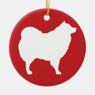 Eskie no ornamento vermelho