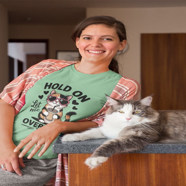 Espere, Deixe-Me Pensar Sobre Isso (Hold On Let Me Overthink This Tri-Blend Shirt)