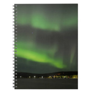 Espiral Borealis da Aurora no caderno do céu