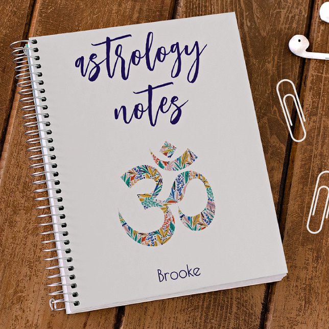 Espiral Caderno do Símbolo Om Botânico Colorido com Nome (Criador carregado)