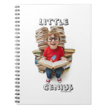 Caderno Pequeno Gênio – Menino Inteligente Lendo