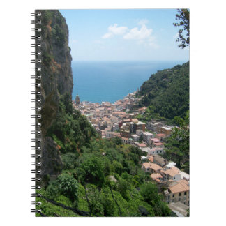 Espiral Caminhada acima do caderno de Amalfi