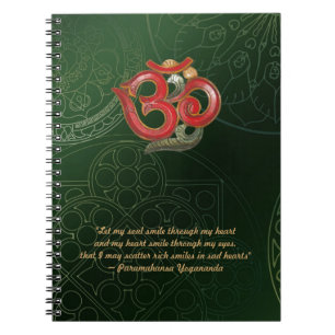 Espiral Mandala verde de OM do caderno com OM vermelho