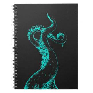 Espiral tentáculos de polvo aqua em caderno preto