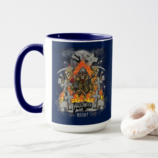 Esqueleto Assustador Na Caneca Noturna De Hallowee (Com Donut)