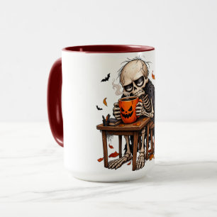 Esqueleto Bebendo em Caneca de Abóbora de Hallowee