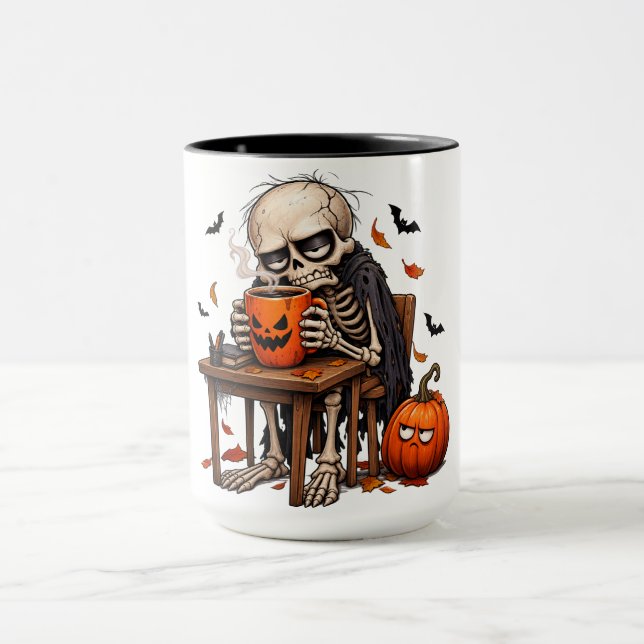 Esqueleto Bebendo em Caneca de Abóbora de Hallowee (Centro)