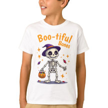 Esqueleto bonito de halloween com camisetas doces
