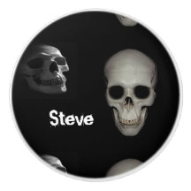 Esqueleto no botão cerâmico próximo