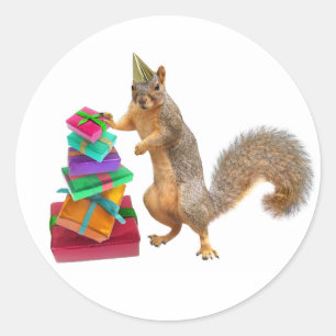 Esquilo com etiqueta dos presentes de aniversário