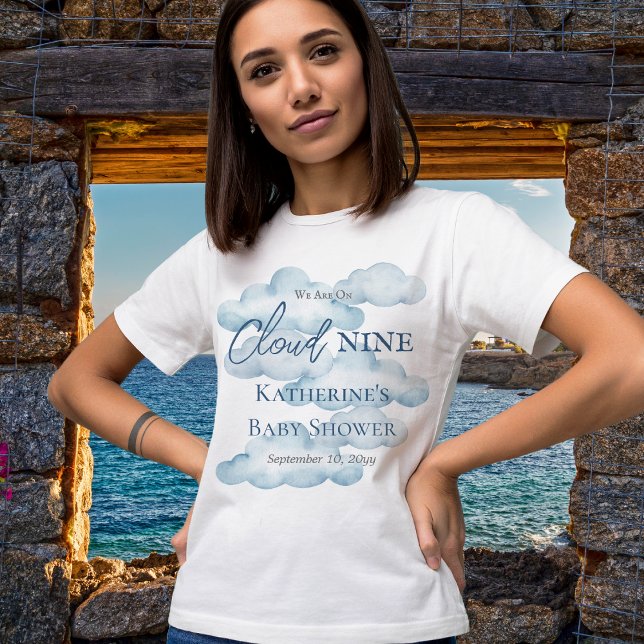 Estamos No Chá de fraldas Nine Blue Boy ("We Are On Cloud Nine"  Blue Boy Baby Shower Woman's T-Shirt)