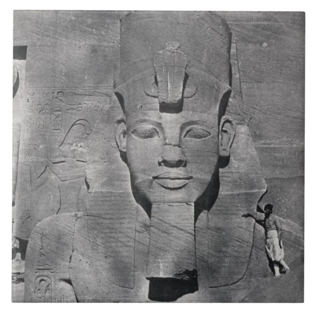 Estátua colossal de Ramesses II em Abu Simbel, (Frente)