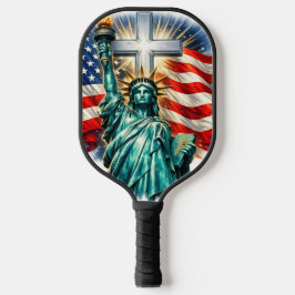 Estátua da Liberdade com Bandeiras e Cruz