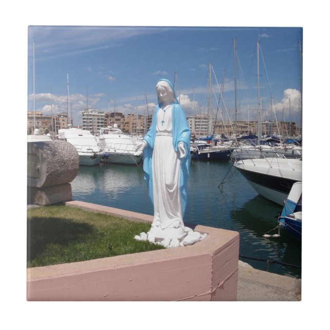 Estátua da Virgem Maria (Frente)