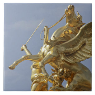 estátua de Pégaso na ponte Pont Alexander III