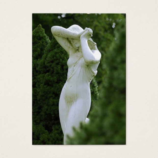 Estátua feminina no jardim (Frente)