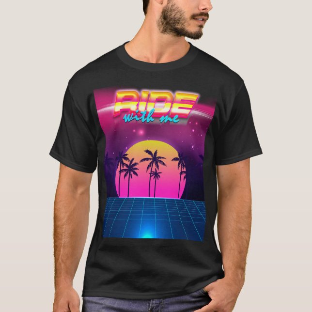 Estilo de anos 80 - Camiseta Retro-Futurística Mas (Frente)